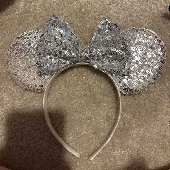 Silver sparkle Minnie ears Disney world - Picture 1 of 2